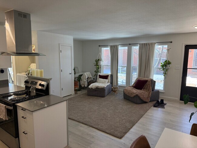 Building Photo - 1752 Azalea Dr