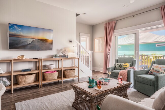 Building Photo - 105 W 7th St