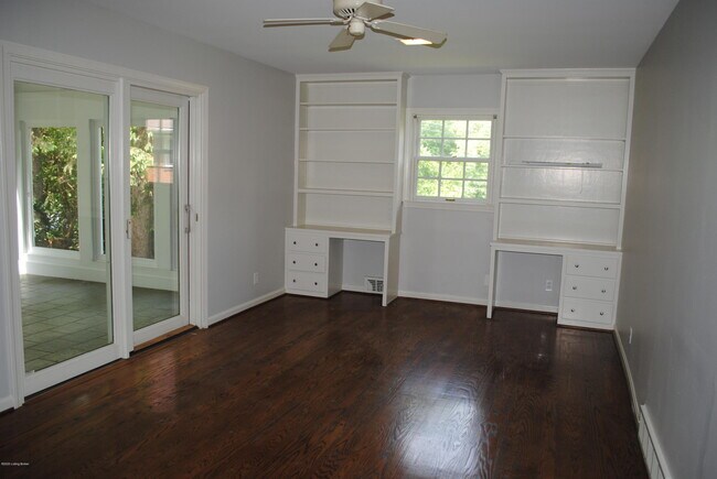 Building Photo - 9836 Longwood Cir
