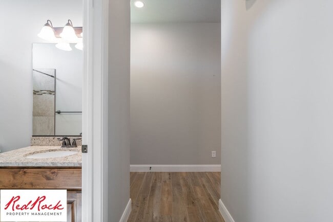 Building Photo - 2 Bedroom Townhome in Sky Ridge, Hurricane