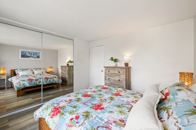 Building Photo - 2421 Tusitala St