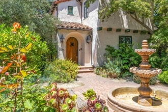 Building Photo - Mediterranean Beauty in Crescent Park – 5B...