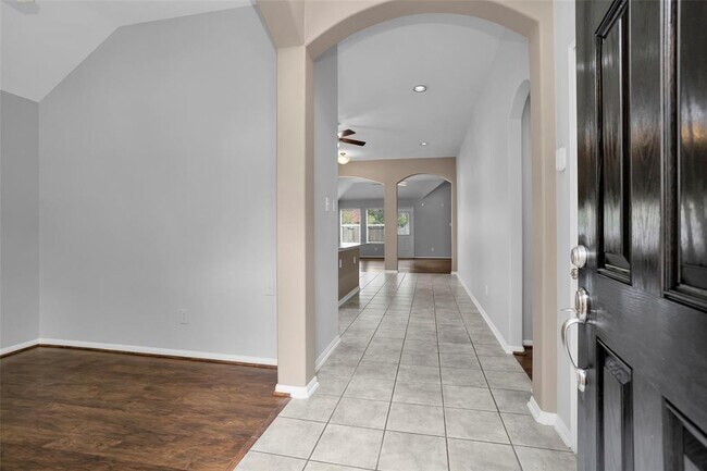 Building Photo - 28234 Sweet Oak Ln