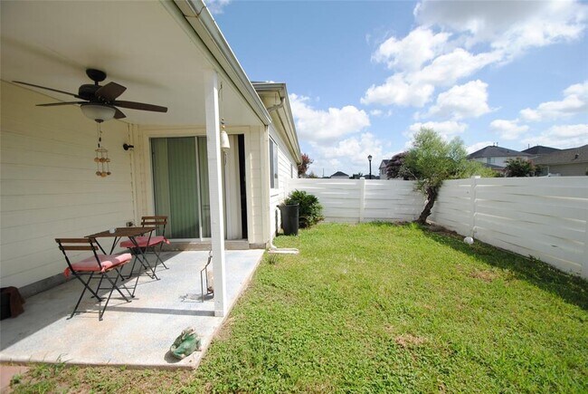 Building Photo - 6363 Provident Green Dr