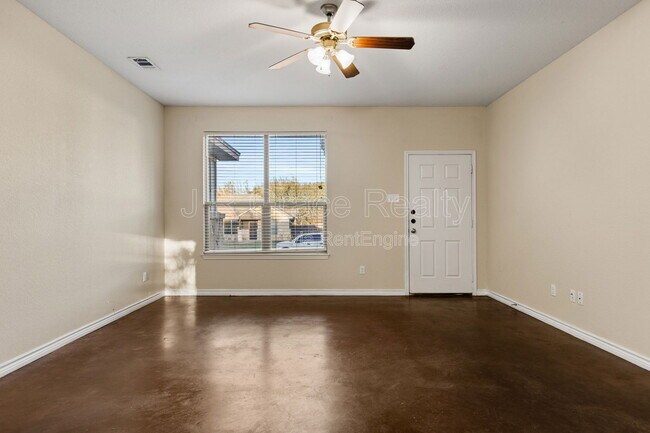 Building Photo - 120 Flat Creek Dr