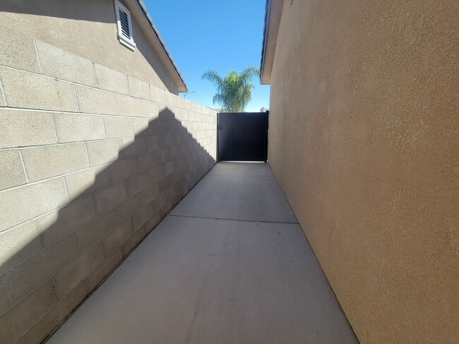 Building Photo - 8304 Grandy St