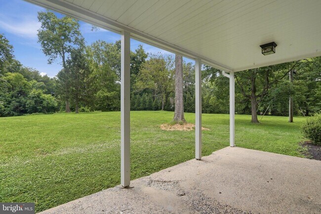 Building Photo - 160 Train Whistle Dr