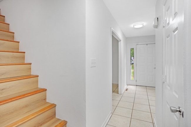 Building Photo - Town House in Stafford