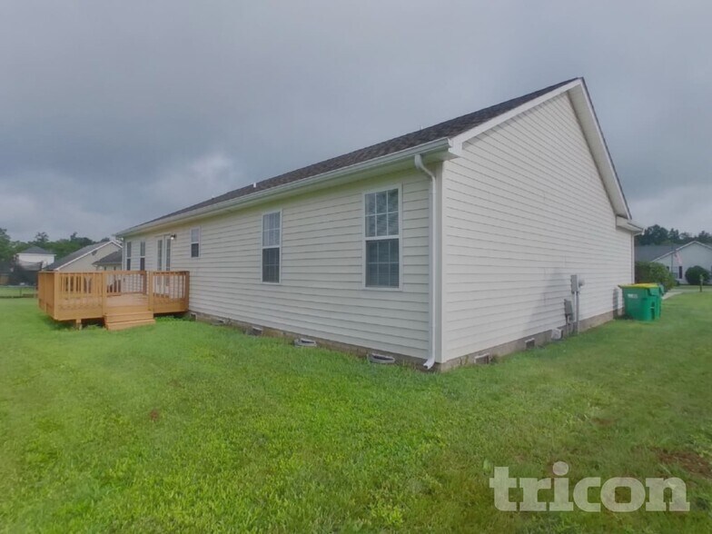 Building Photo - 743 Faith St