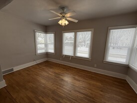 Building Photo - 909 University Dr N