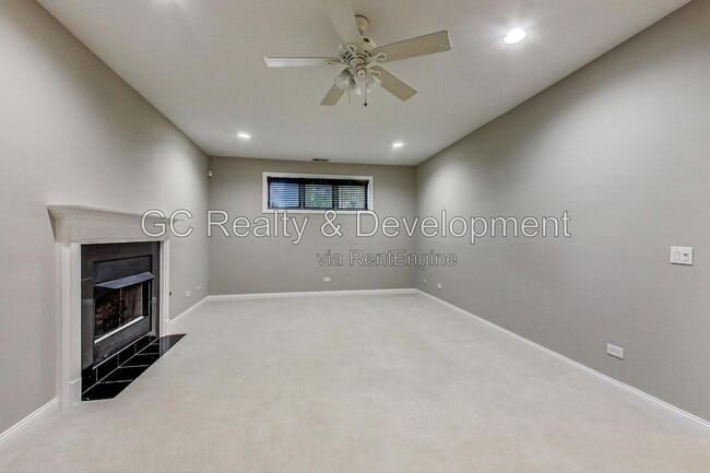 Building Photo - 4610 N Ashland Ave