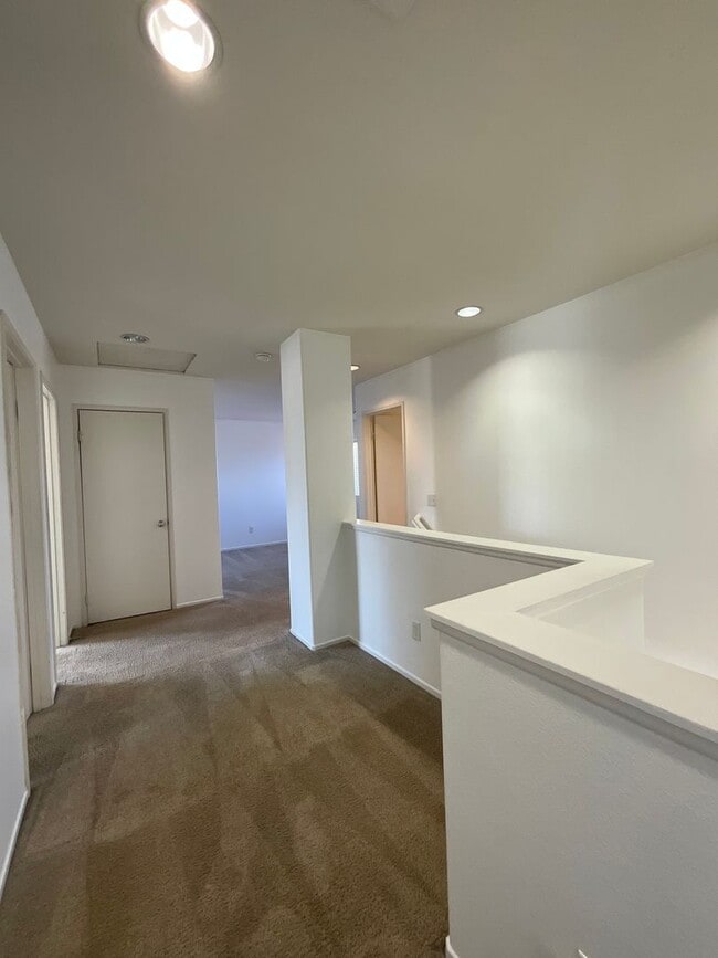Building Photo - East Palmdale Home