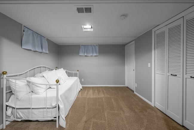 Building Photo - 7917 W 92nd Pl