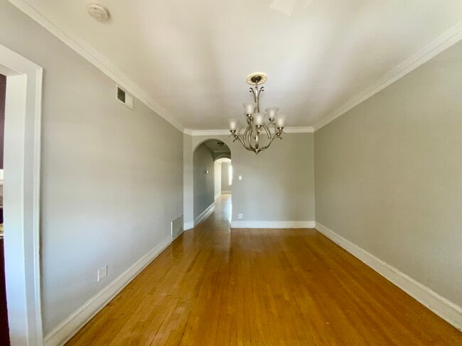 Building Photo - 5511 W Diversey Ave