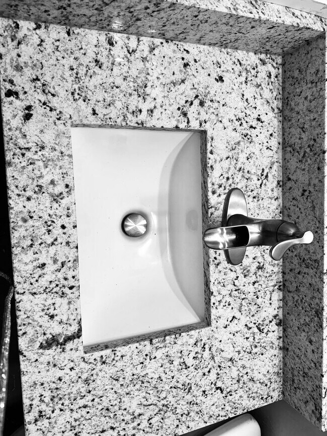 Building Photo - 3340 Pinewood Ave