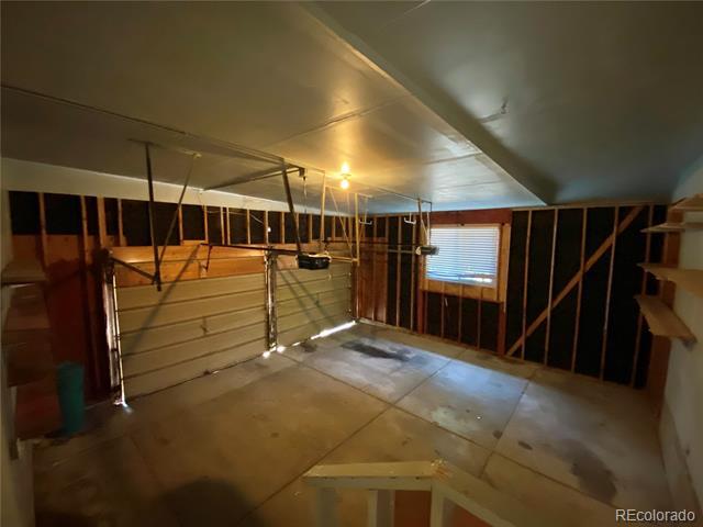 Building Photo - 10043 W Lake Dr