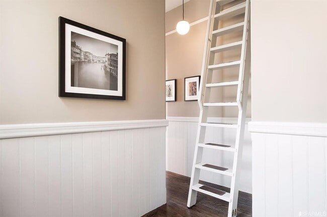 Building Photo - 226-230 Scott St