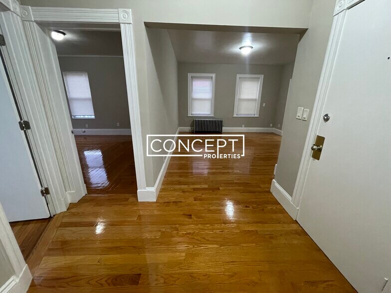 Building Photo - 33 Algonquin St