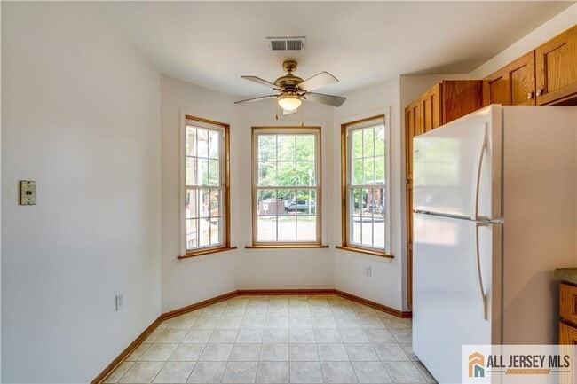 Building Photo - 1805 Poplar Ct