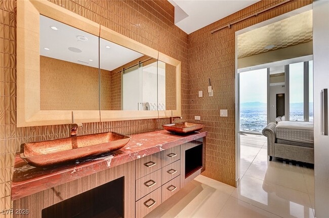 Building Photo - 3750 S Las Vegas Blvd