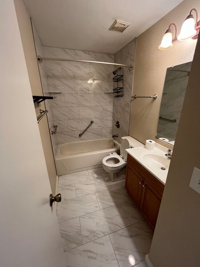 Building Photo - 2bd/2bath Condo, A Boulder Gem with recent...