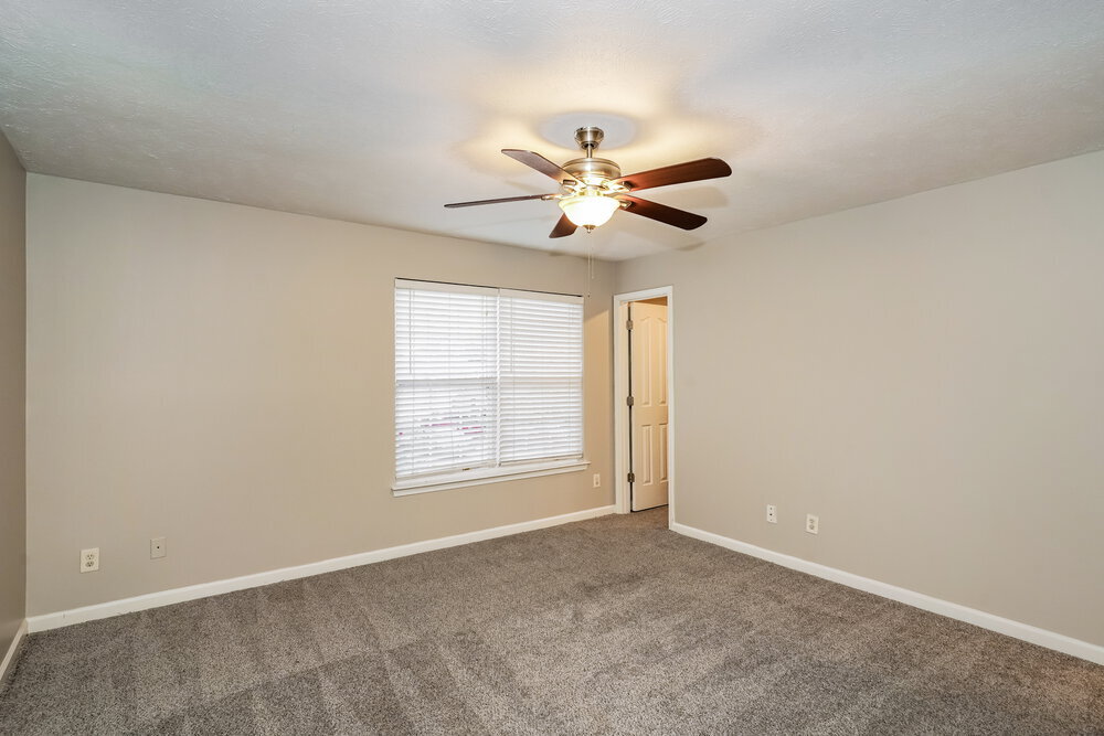 Building Photo - 712 Holland Ridge Dr