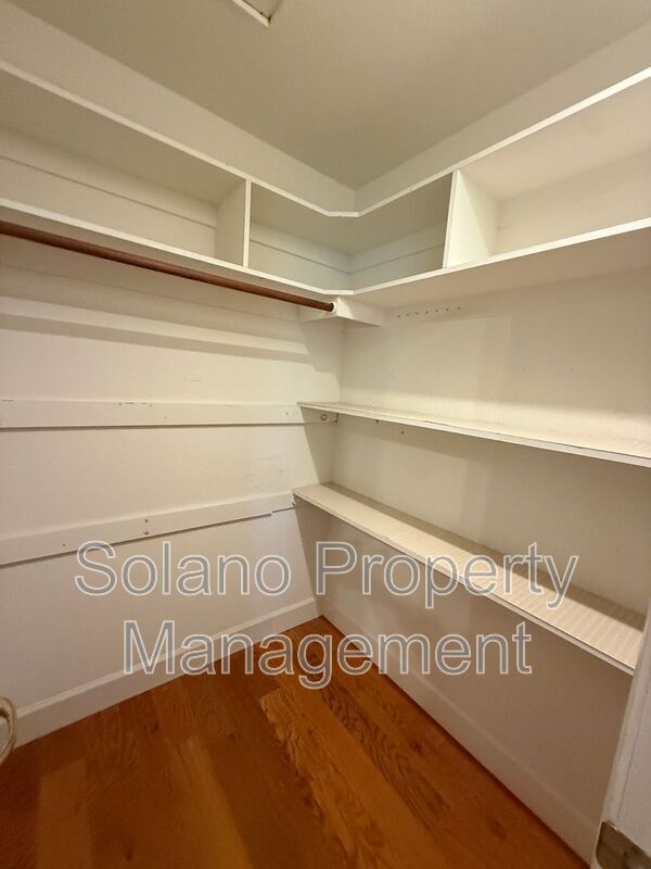 Building Photo - 685 Hillcrest Cir