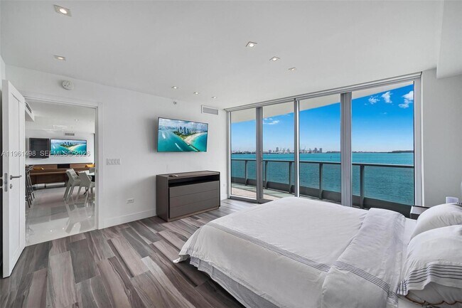 Building Photo - 1331 Brickell Bay Dr