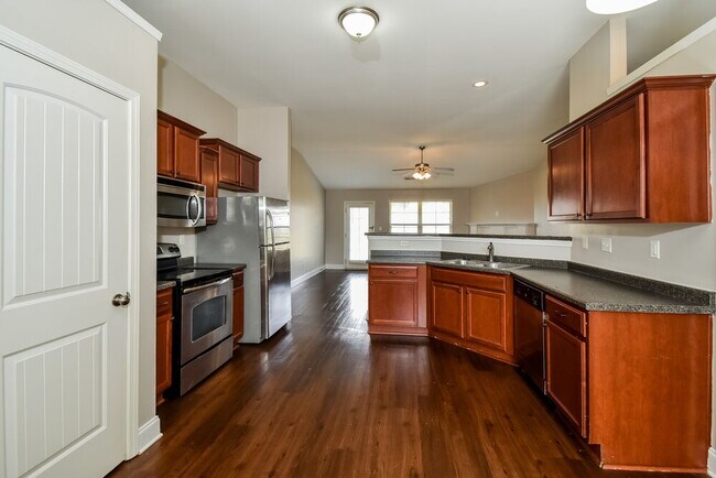 Building Photo - 2952 N Hartland Dr