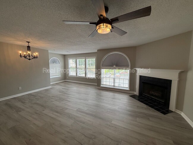 Building Photo - 521 Mill Pond Dr