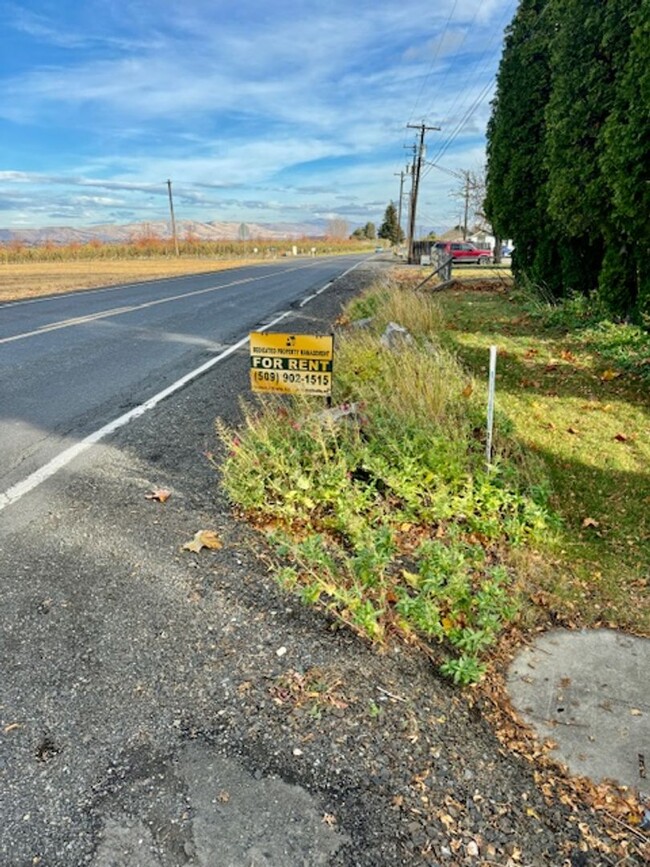 Building Photo - 3 Bedroom Home in West Valley! $200 off se...