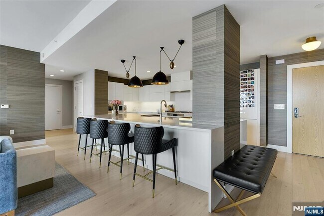 Building Photo - 9 Ave at Port Imperial