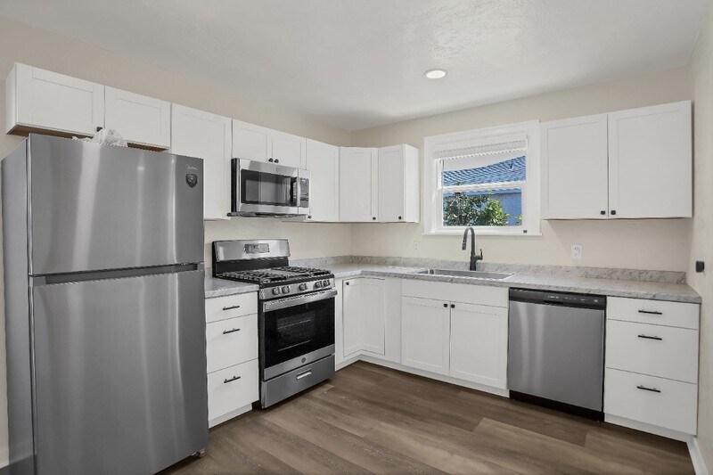 Building Photo - 265 Cherry Dr