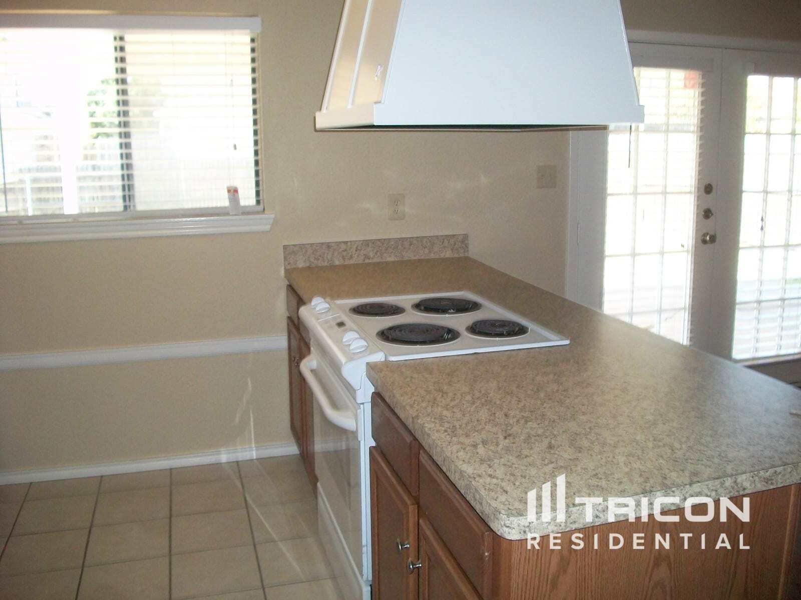 Building Photo - 9215 Sophora Dr
