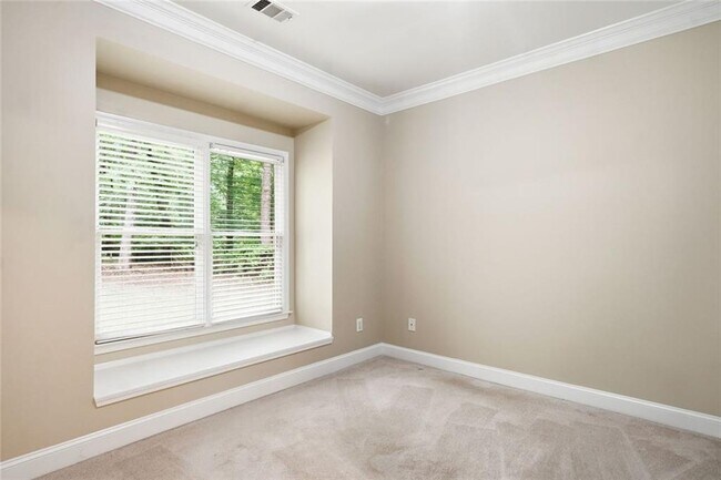 Building Photo - 2058 Woodside Park Dr