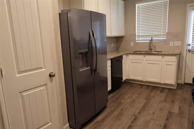 Building Photo - 14083 Lake Trout Dr