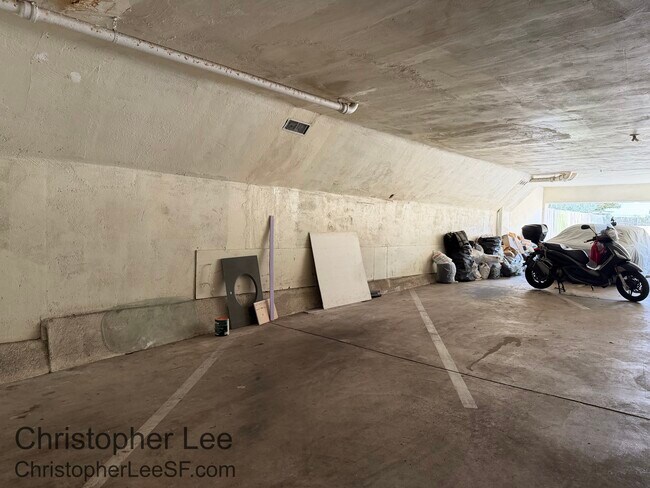 Building Photo - 777 5th Ave