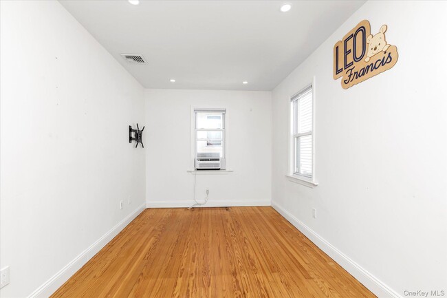 Building Photo - 75 Oswego Ave
