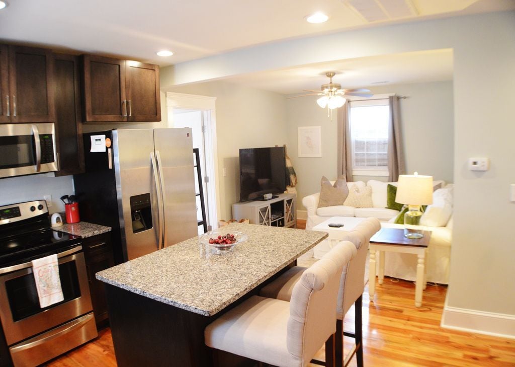 Kitchen & Living Area_View2 - 15 Sires St