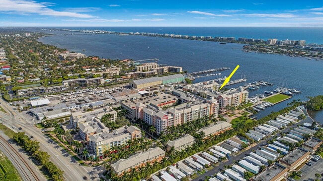 Building Photo - 806 E Windward Way