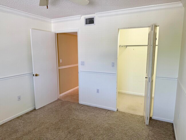 Building Photo - 104 Half Moon Cir