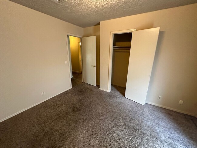 Building Photo - 1312 W Pittsburg St