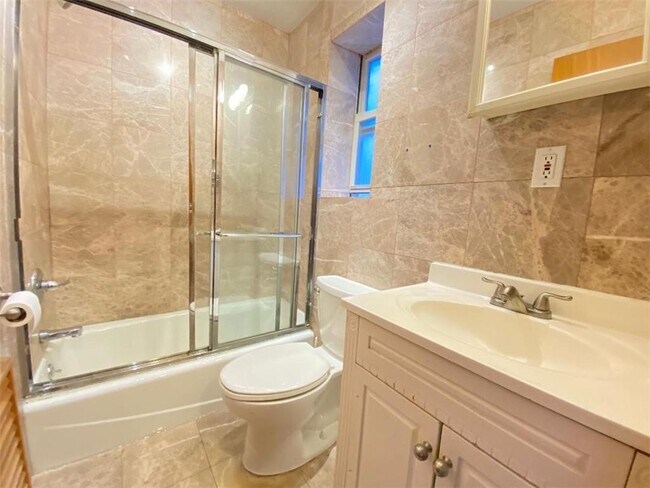 Building Photo - 147 Bay 40th St