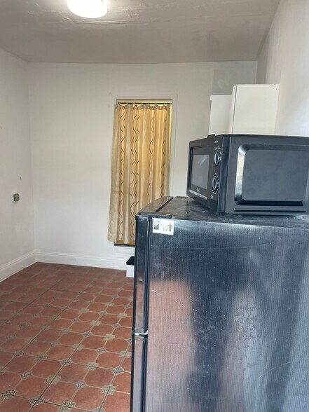 Building Photo - 3131 W 16th Ave