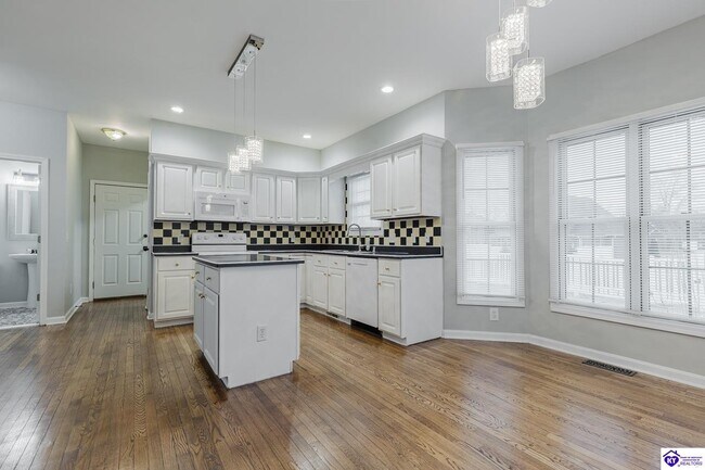 Building Photo - 404 Michigan Ave