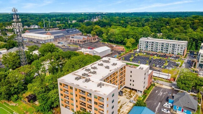 Building Photo - 112 Rogers St NE