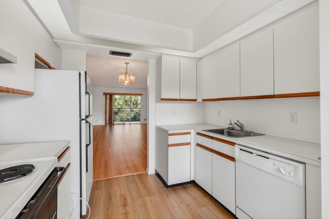 Building Photo - 1501 Cayman Way