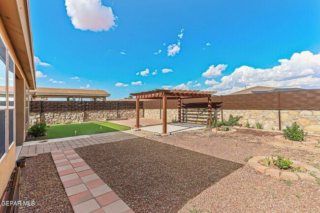 Building Photo - 14422 Coyote Trail