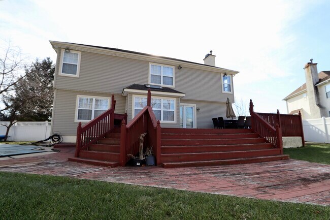 Building Photo - 2969 Columbia Dr