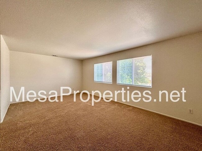 Building Photo - 14027 Silver Creek Way